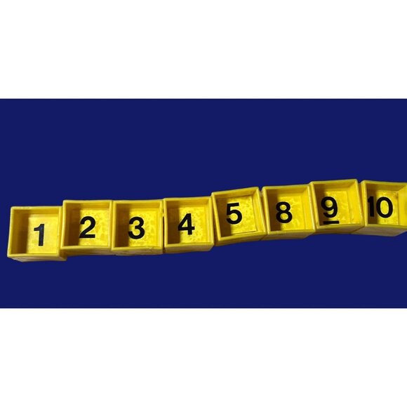 Tupperware Pick-em Up Sweeper Truck 1999 Vintage - Picture 4 of 15